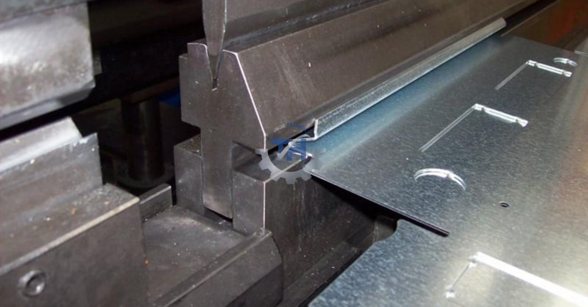 Những yếu tố ảnh hưởng đến quá trình gia công chấn chặt