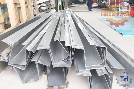 gia công tấm inox làm máng xối