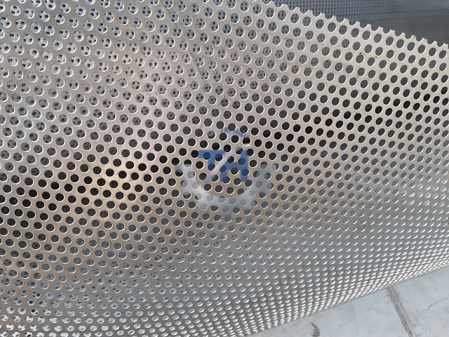 Lưới inox lỗ